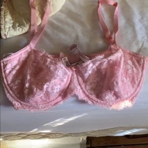 32DDD Victoria’s Secret bra